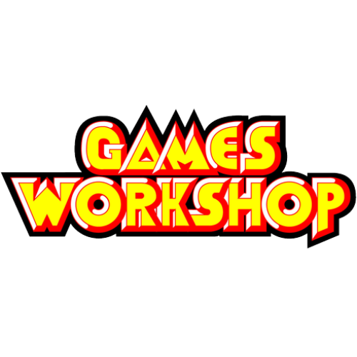 Bemalte Miniaturen aus verschiedenen Games Workshop-Spielen (u. a. Warhammer 40K und Age of Sigmar) auf einem gestalteten Spielfeld mit Gelände und Würfeln. Logo